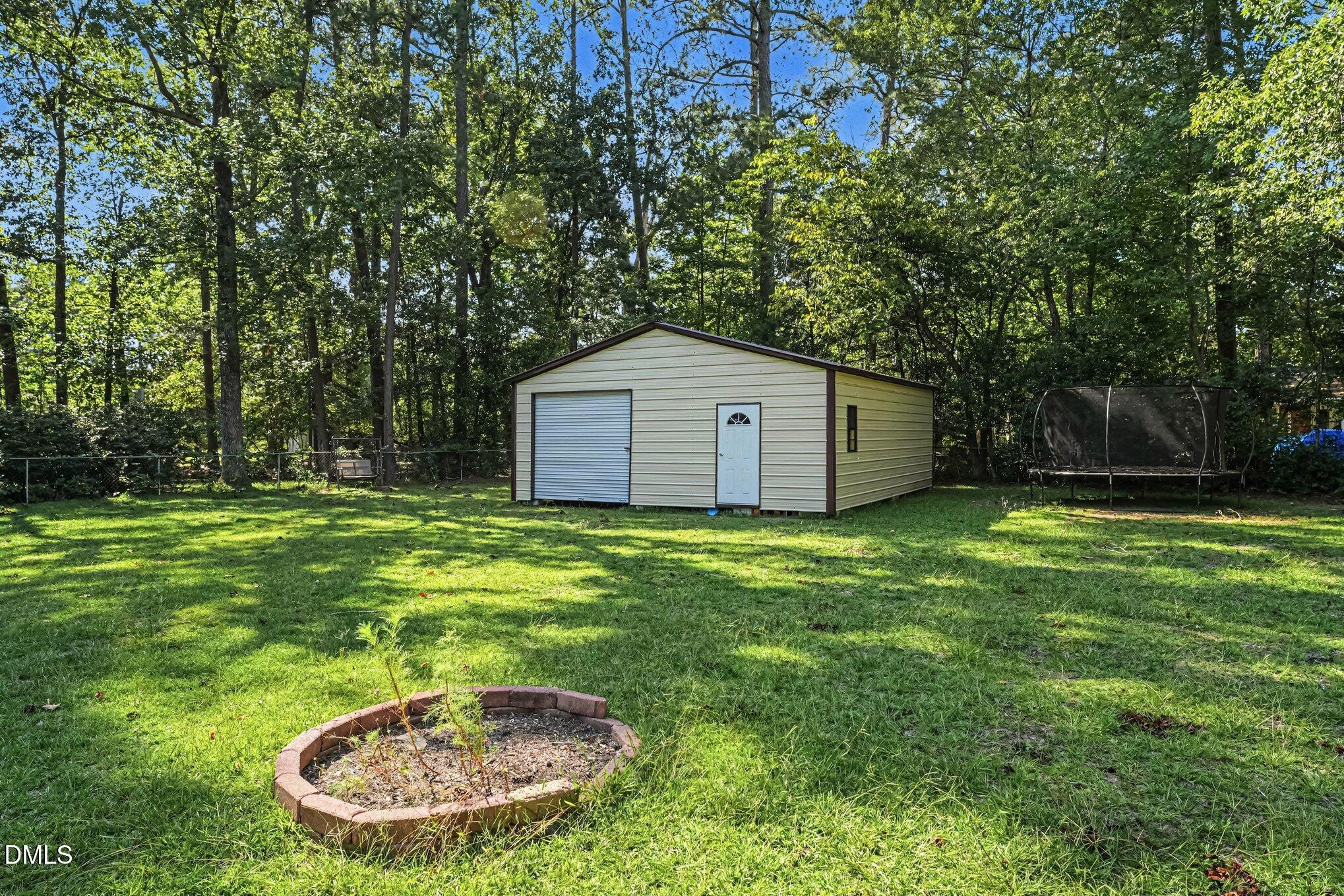 main property photo 28