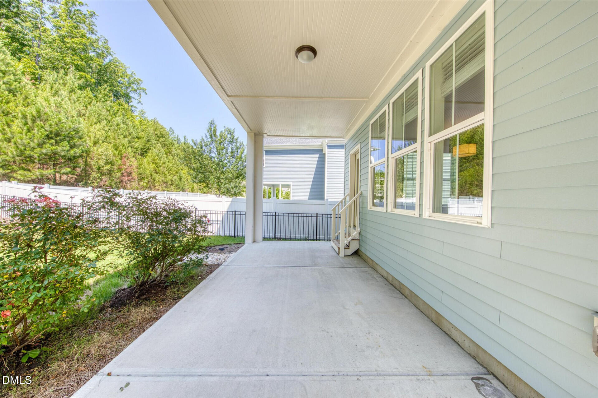 main property photo 11