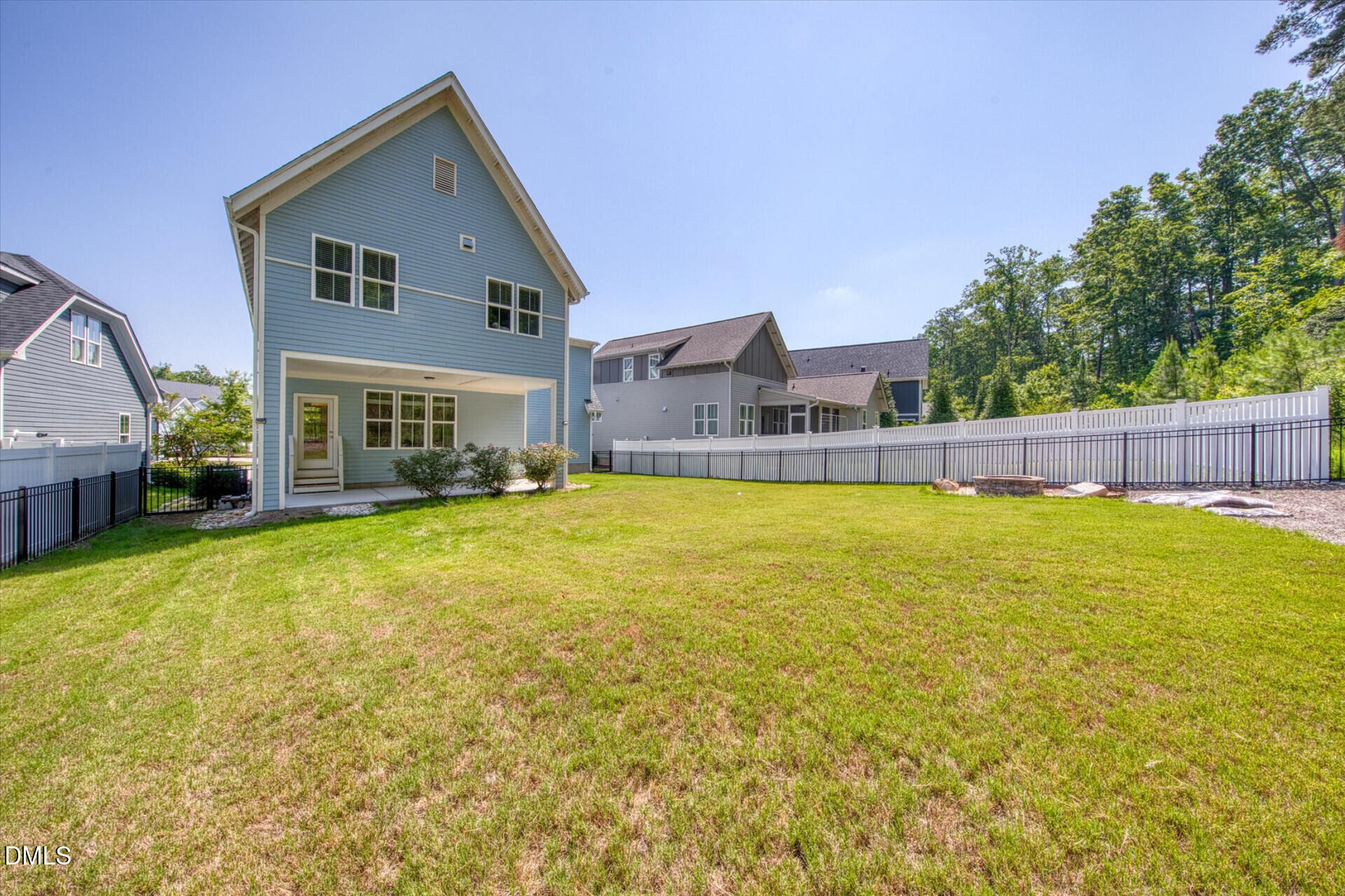 main property photo 9
