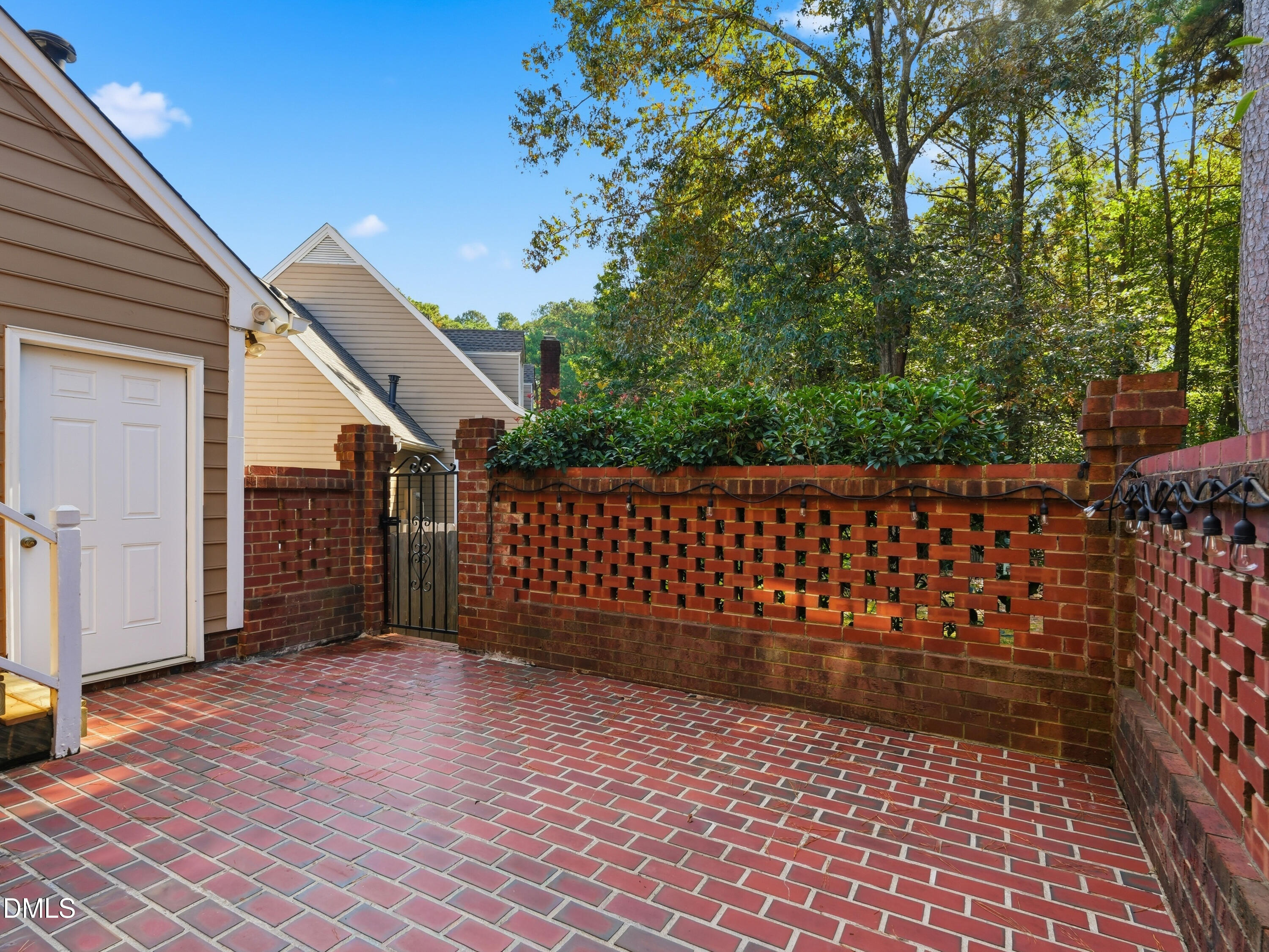 main property photo 33