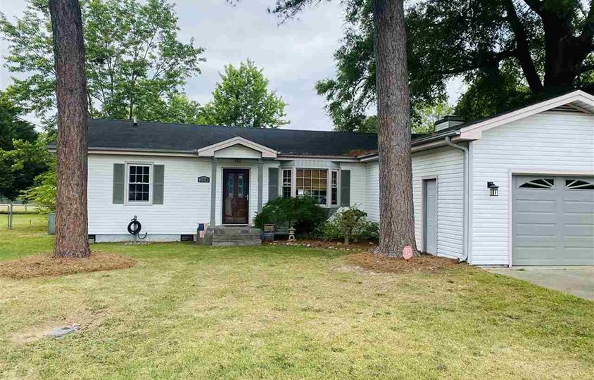 204 Strickland Dr, Smithfield, NC 27577