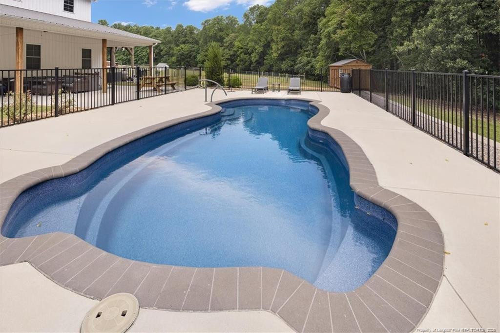 main property photo 14