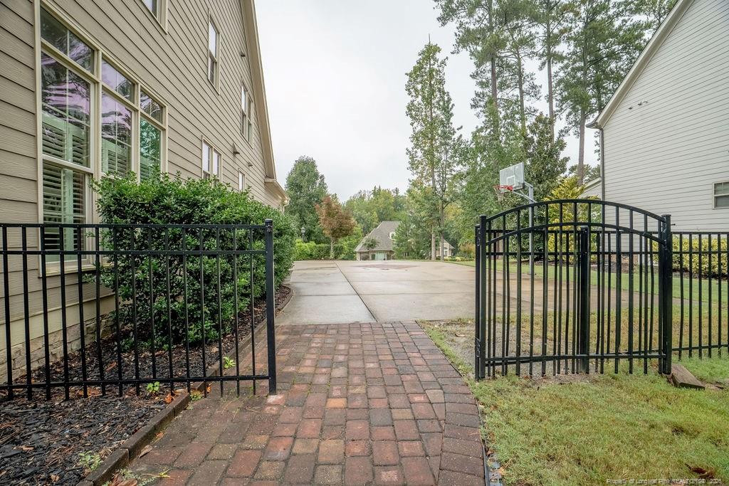 main property photo 6