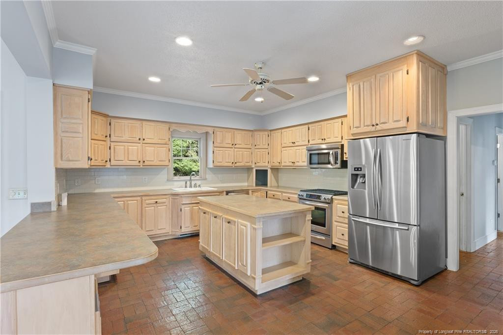main property photo 16