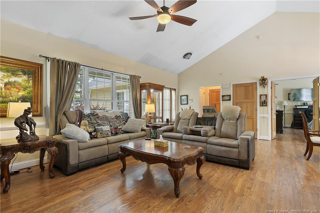 property viewer photo 8