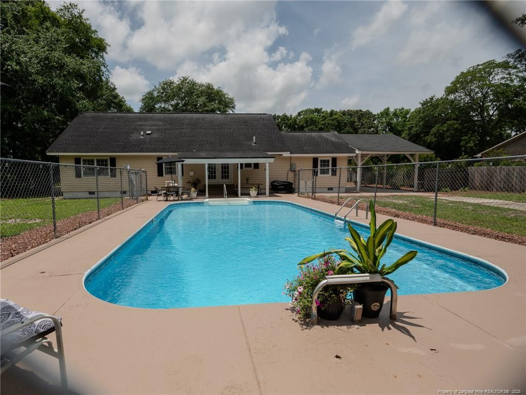 property viewer photo 3