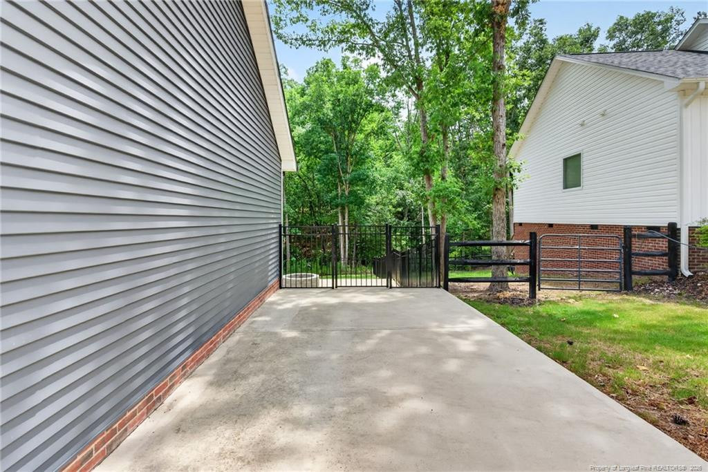 main property photo 40