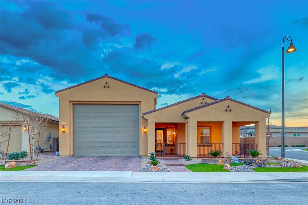 FOR SALE 317 Verdi Falls Ave, Henderson, NV 2 Bed / 3 Bath