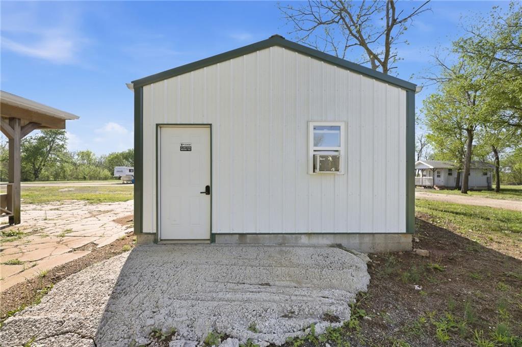 main property photo 28