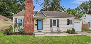 image of property with 2 Bed | 1 Bath | 888 Sqft