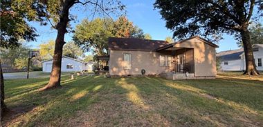 image of property with 3 Bed | 1 Bath | 1,542 Sqft