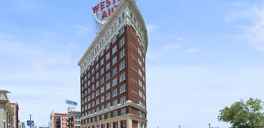 image of property with 1 Bed | 1 Bath | 900 Sqft