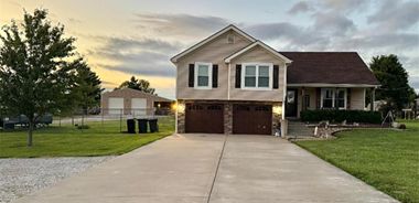 image of property with 4 Bed | 2 Bath | 2,584 Sqft