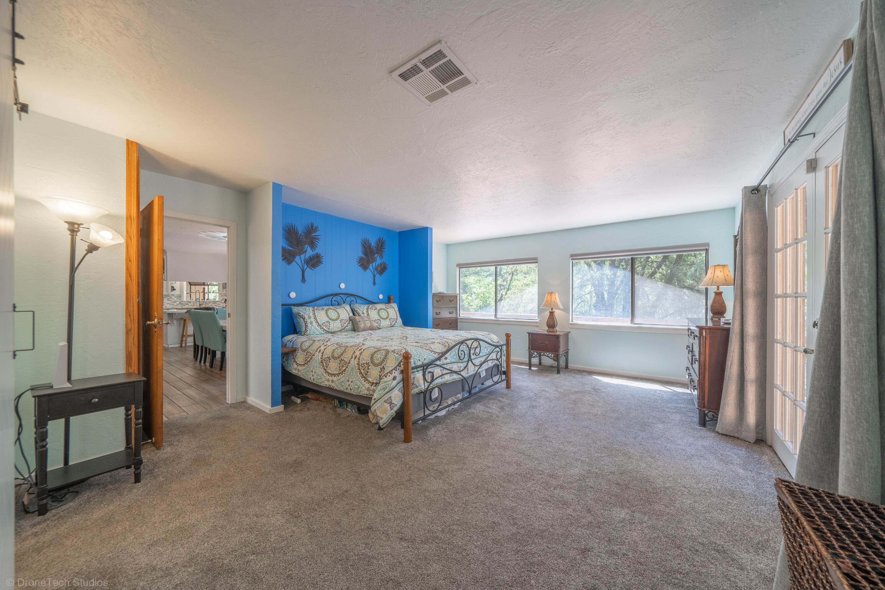 property viewer photo 16