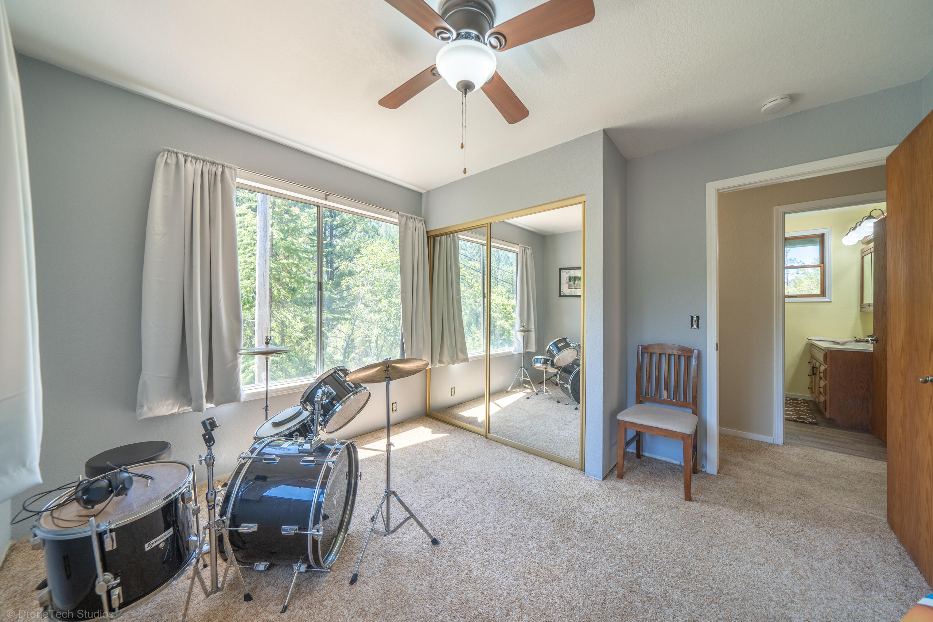 property viewer photo 25