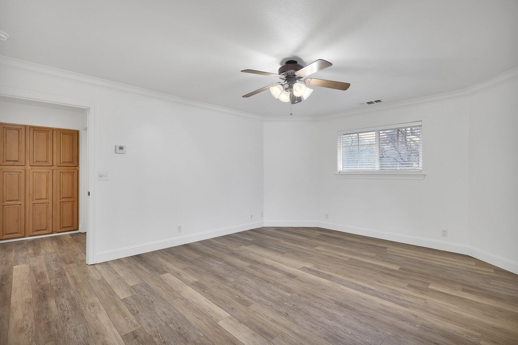 property viewer photo 18