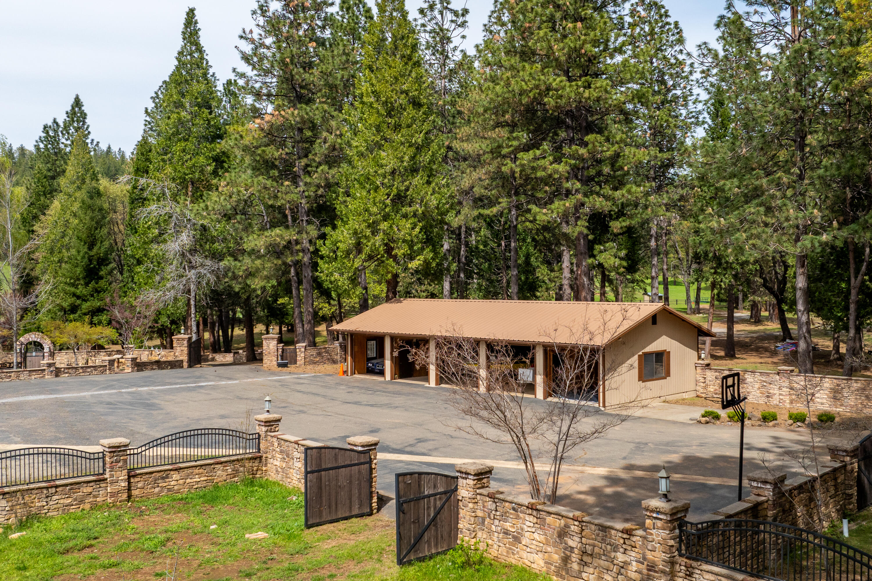 main property photo 16