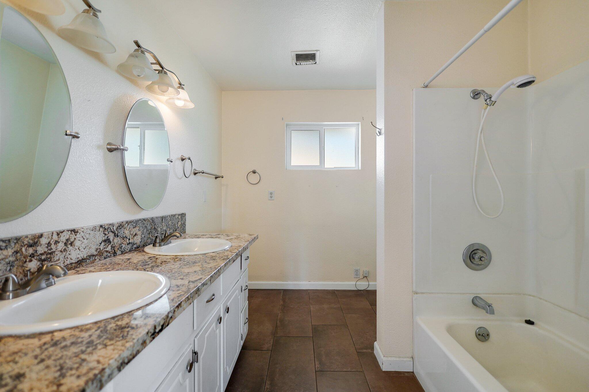 property viewer photo 14