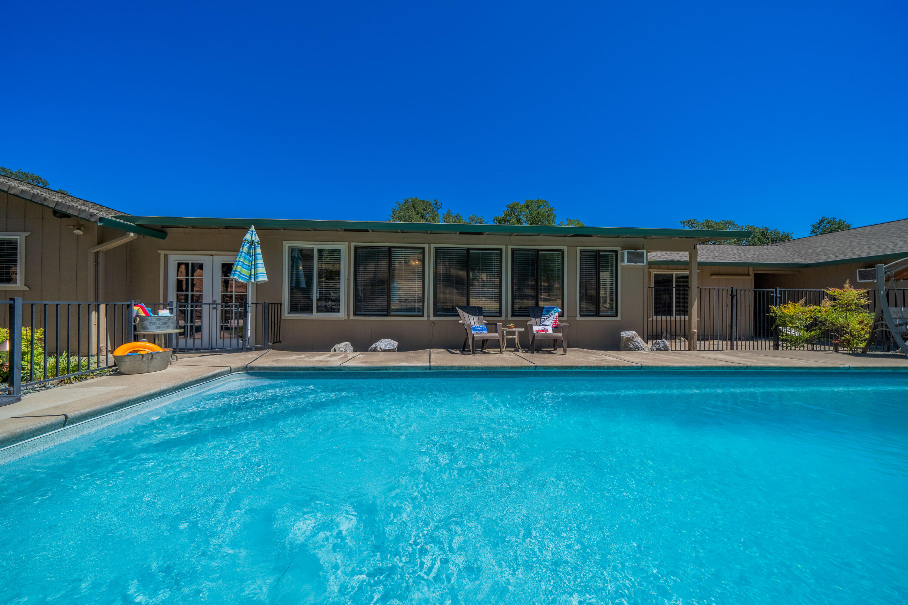 property viewer photo 38