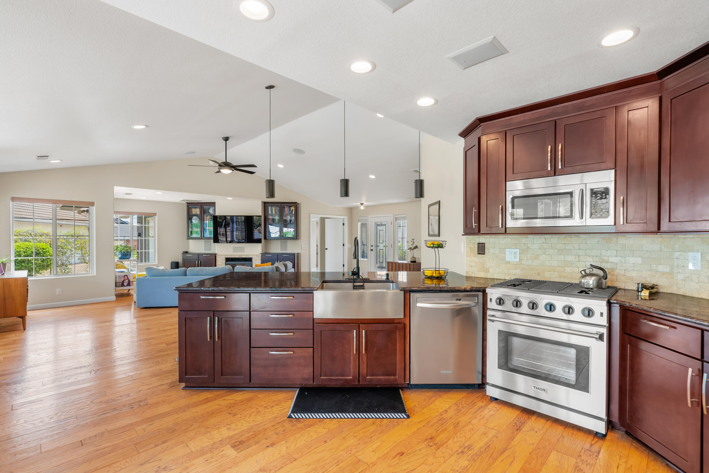 property viewer photo 12