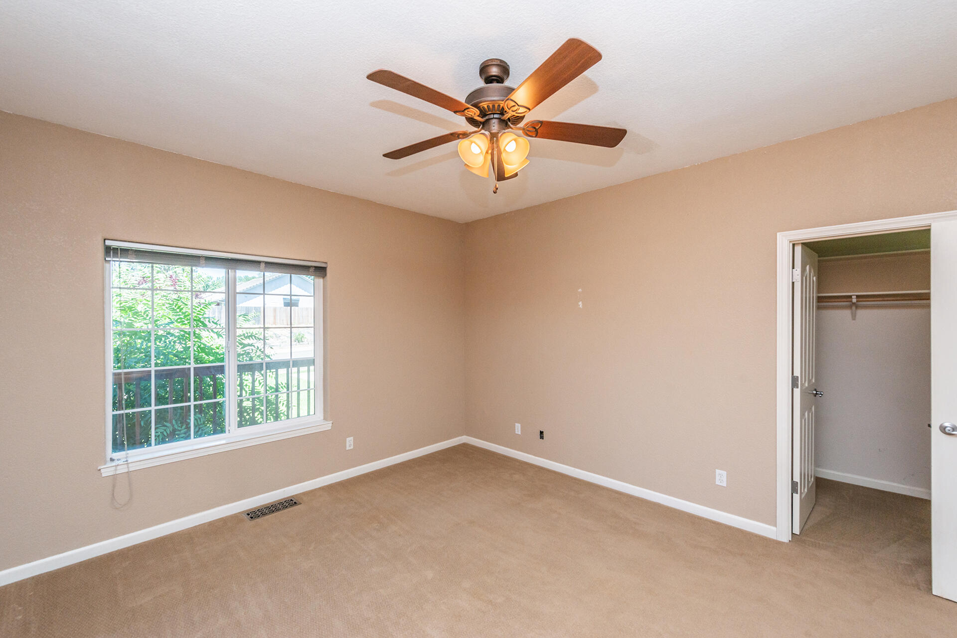 property viewer photo 36