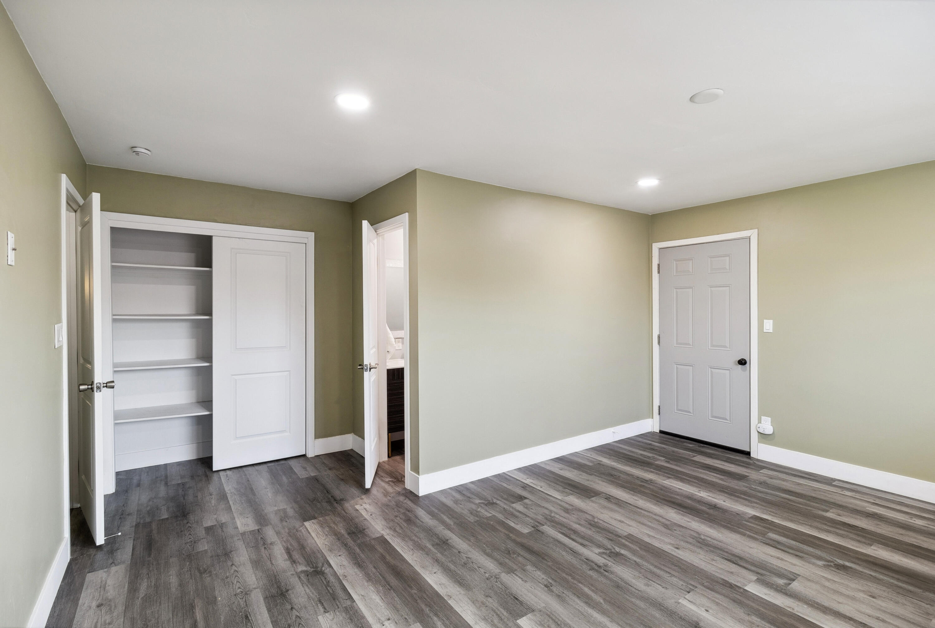 property viewer photo 16