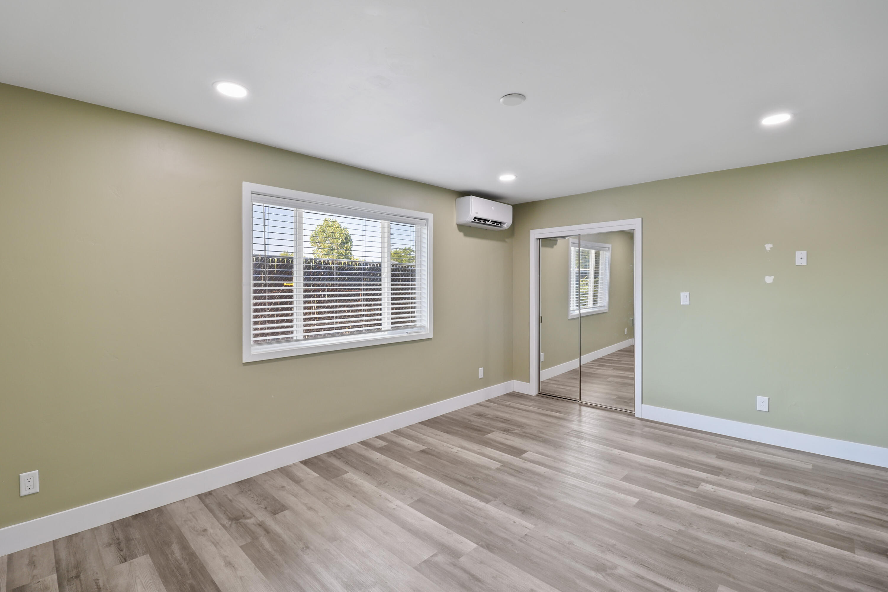 property viewer photo 18
