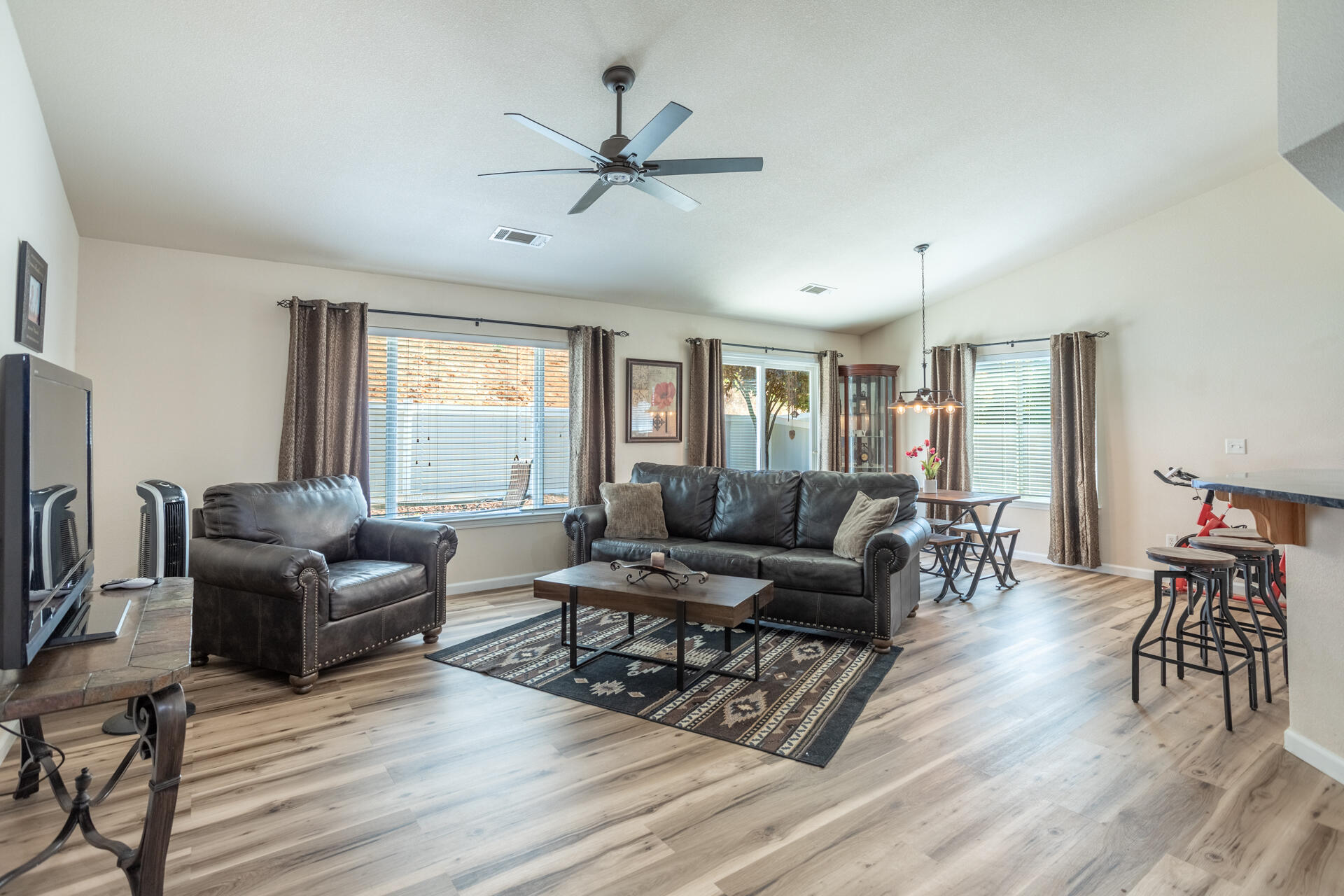 property viewer photo 2