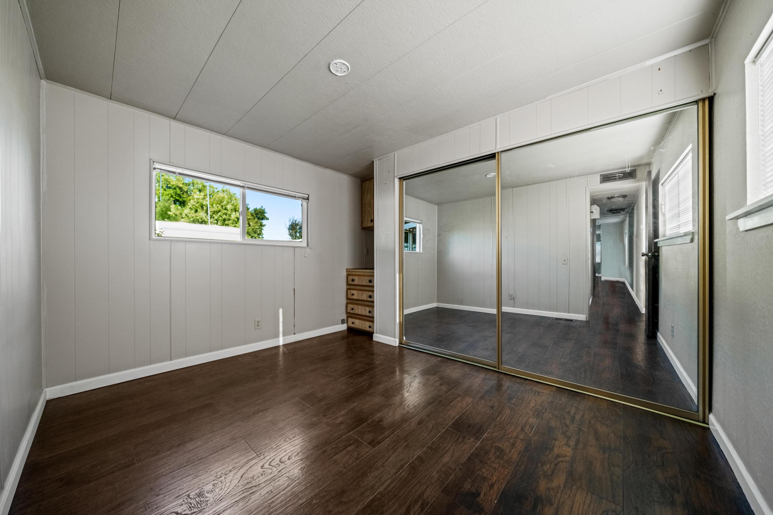 property viewer photo 5