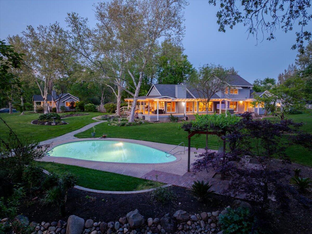 main property photo 123