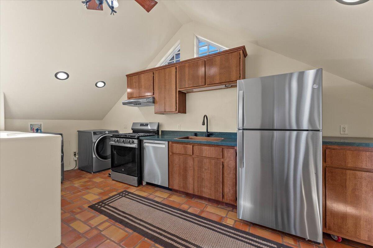 main property photo 90