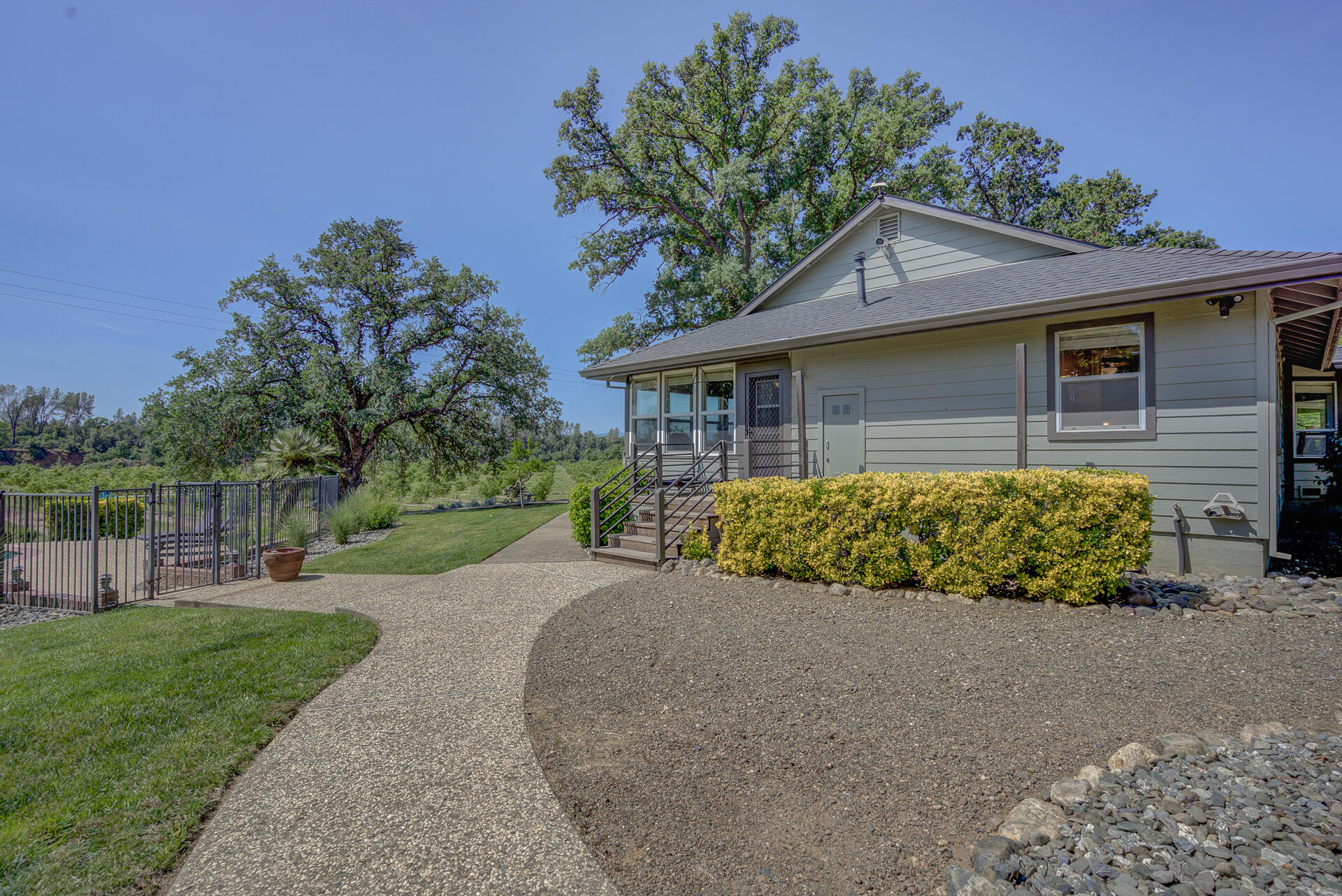 main property photo 12