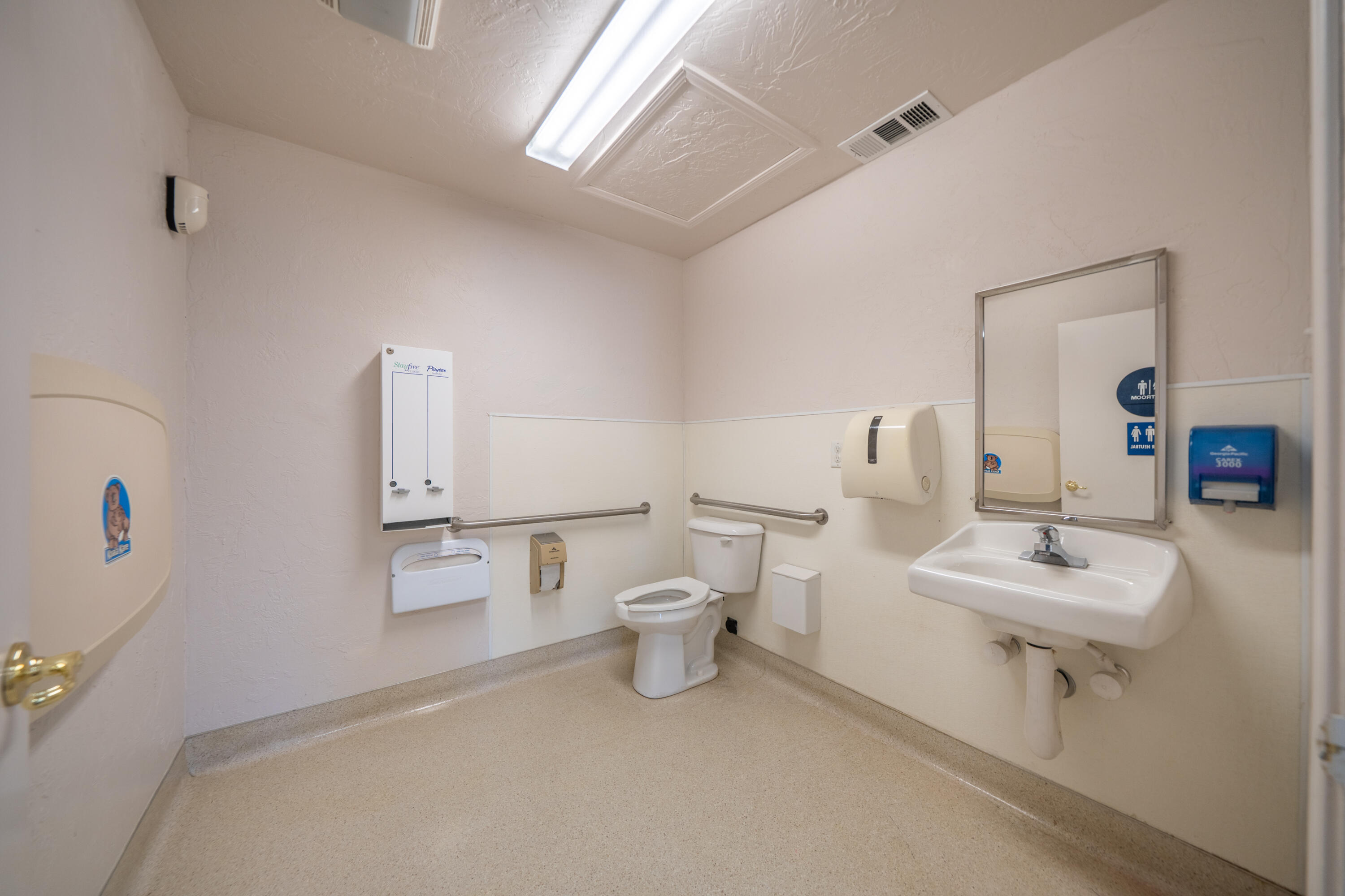main property photo 17