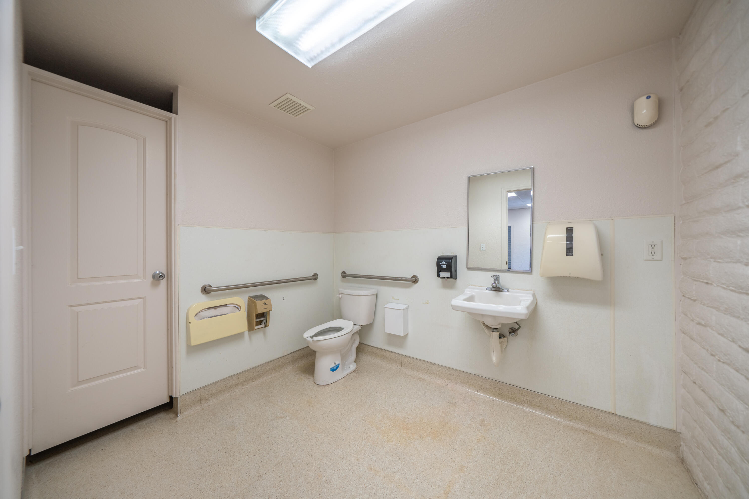 main property photo 18