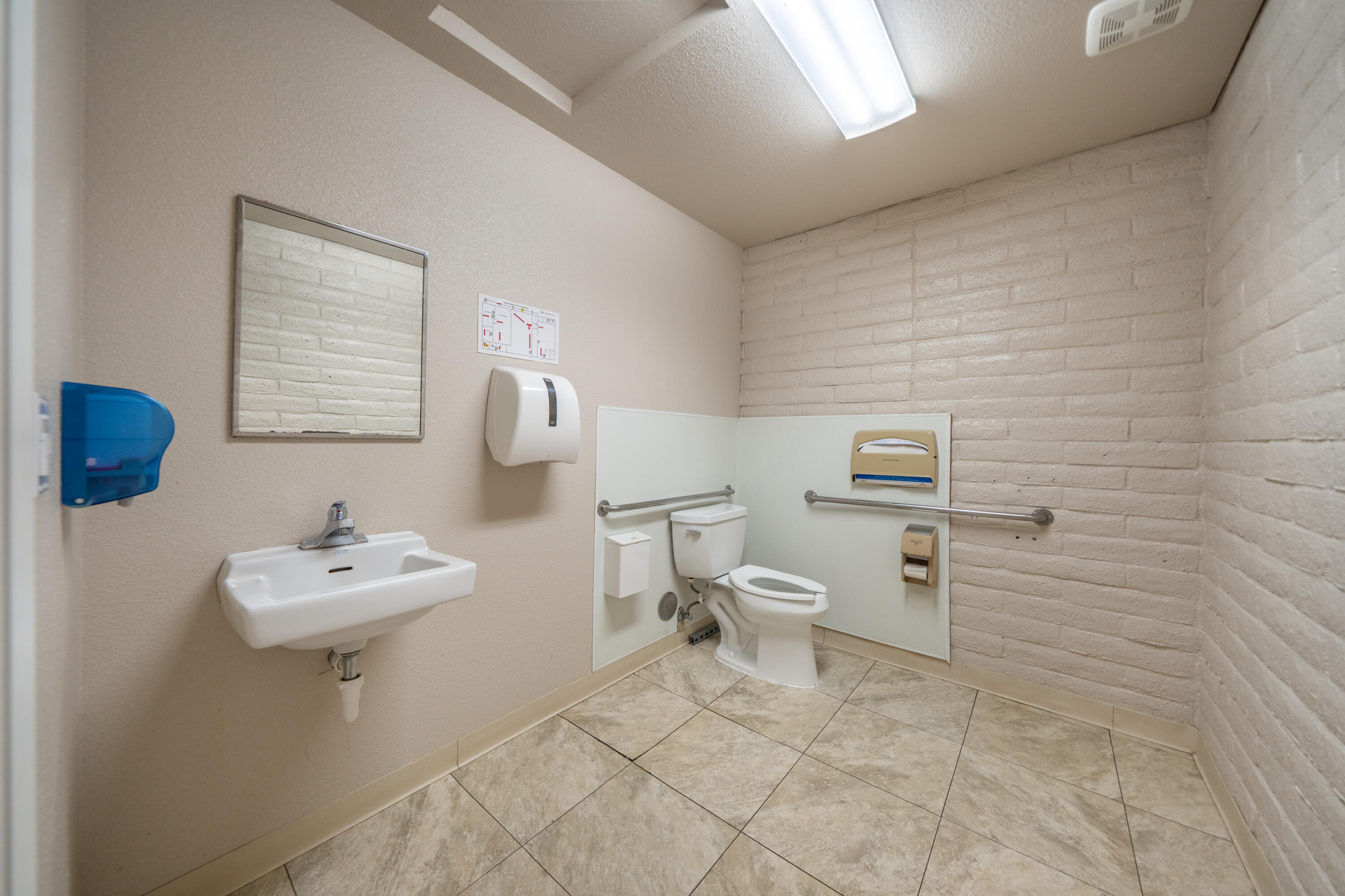 main property photo 28