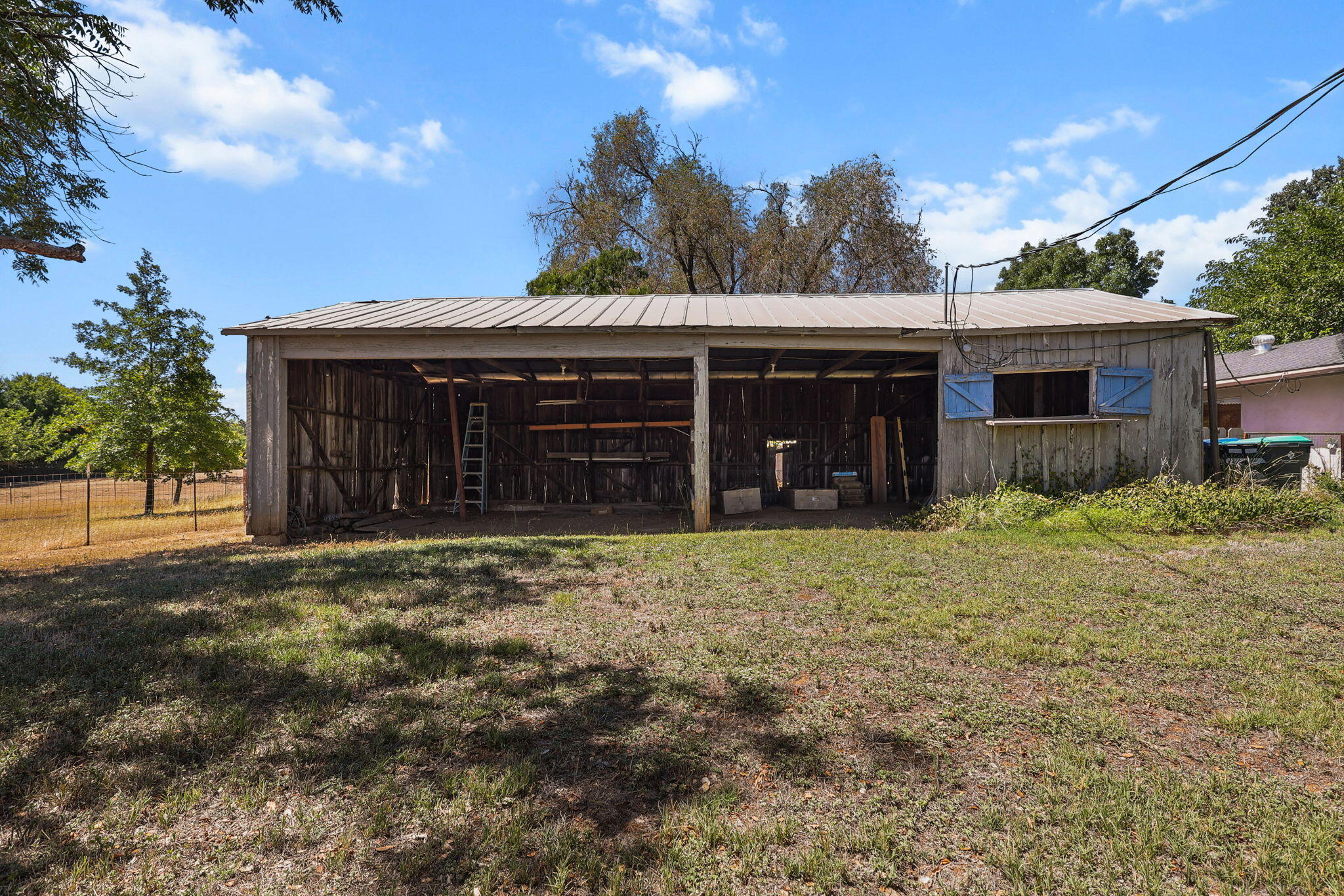 main property photo 31