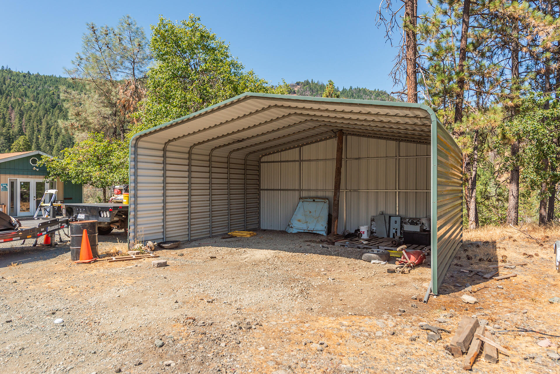 main property photo 28