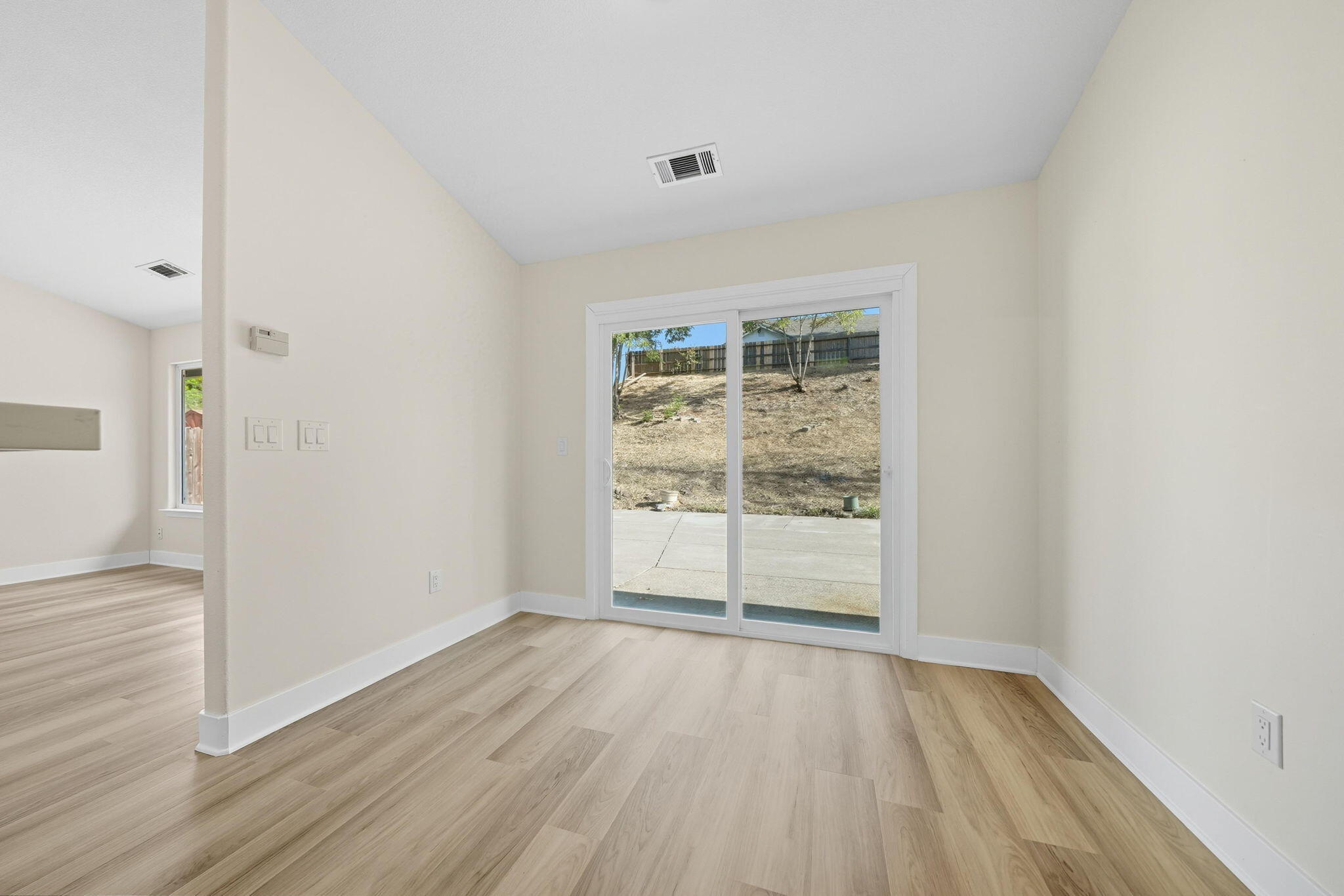 property viewer photo 15