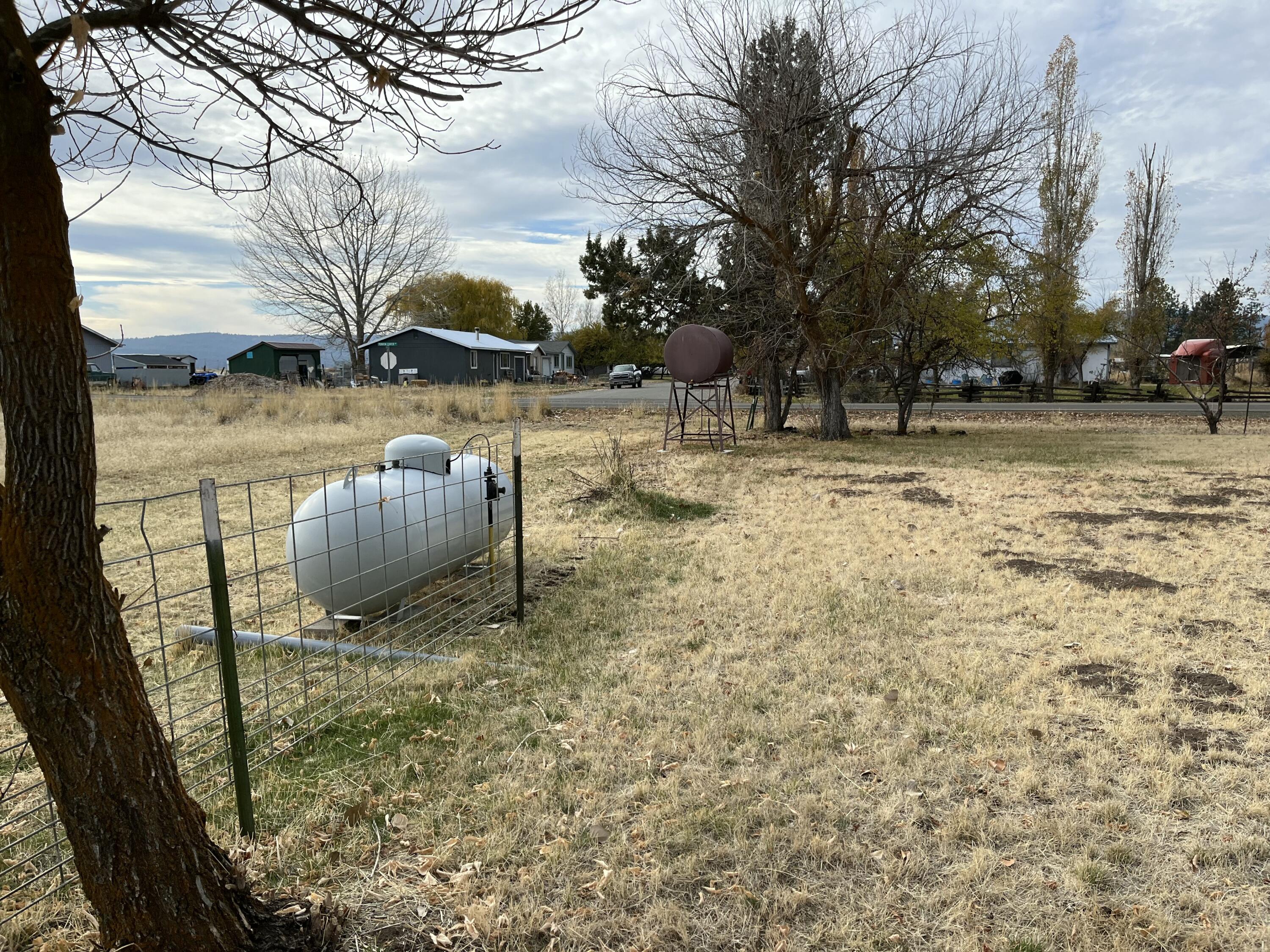 main property photo 30