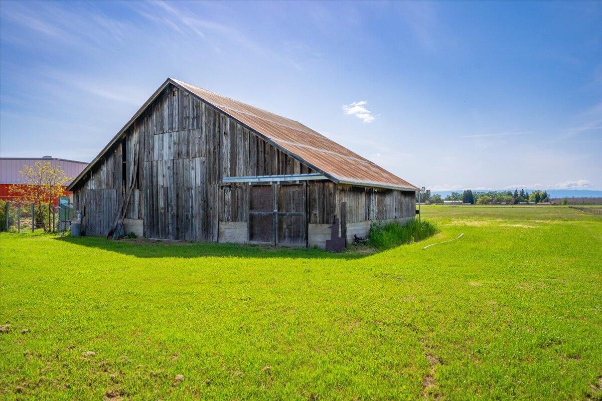 main property photo 40