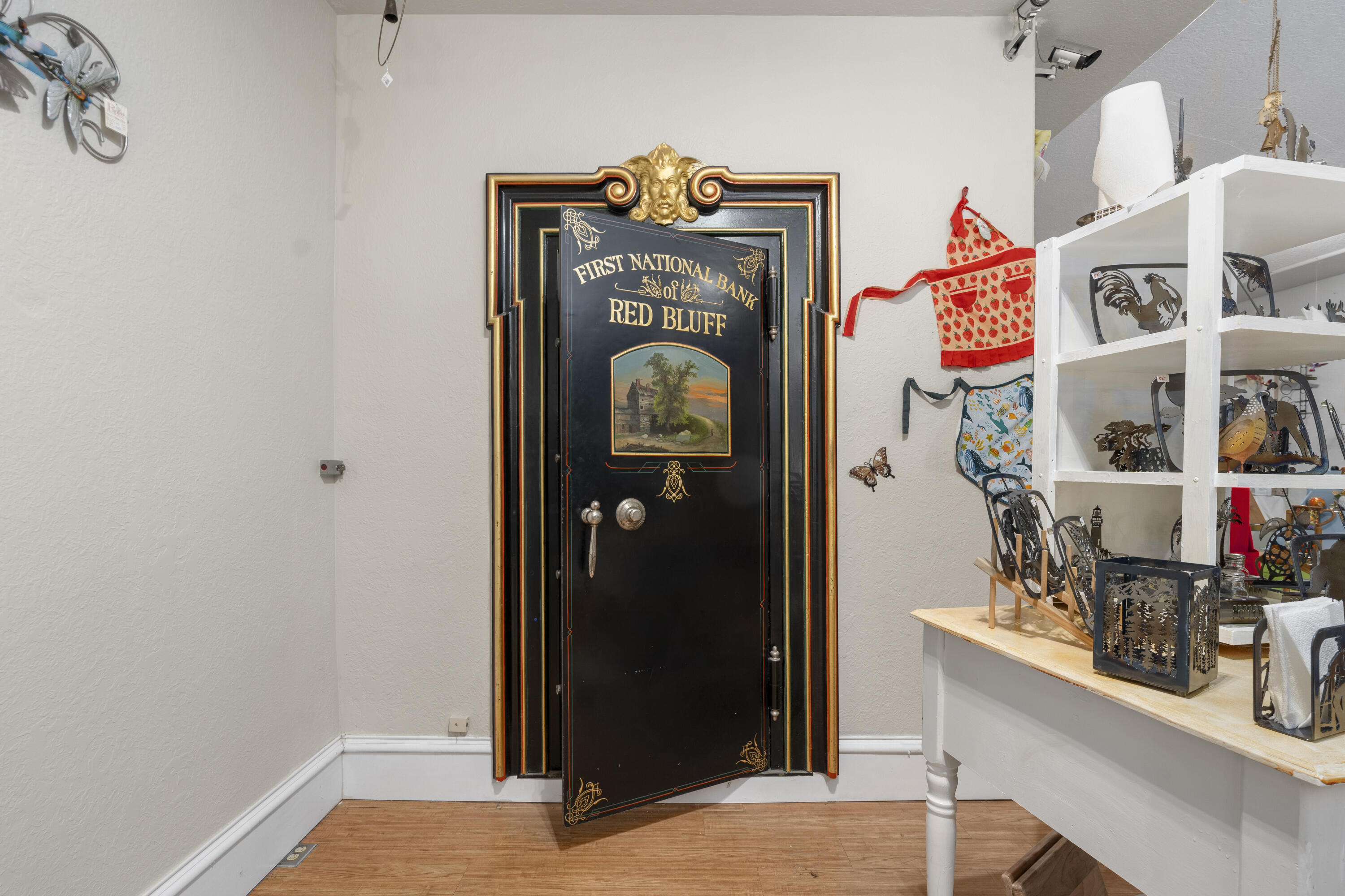 main property photo 30