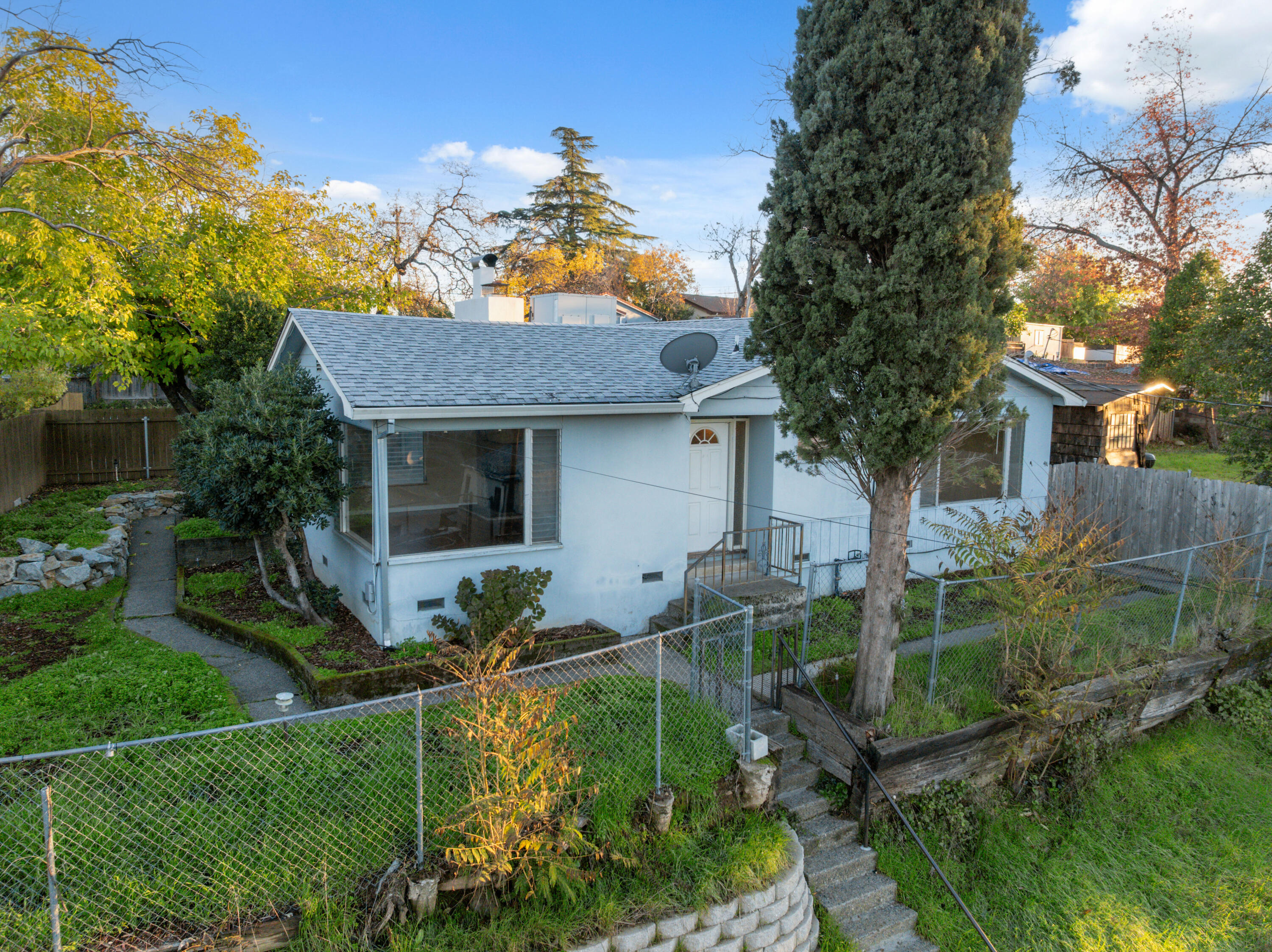 main property photo 28