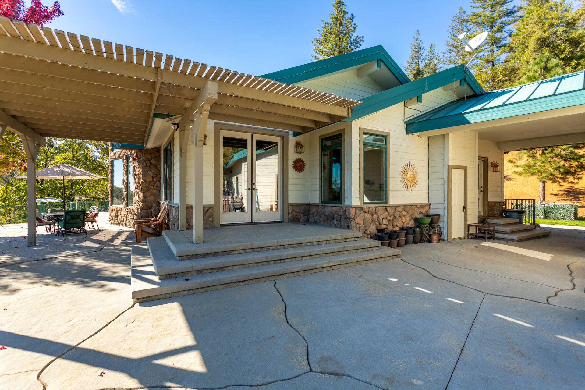 main property photo 33
