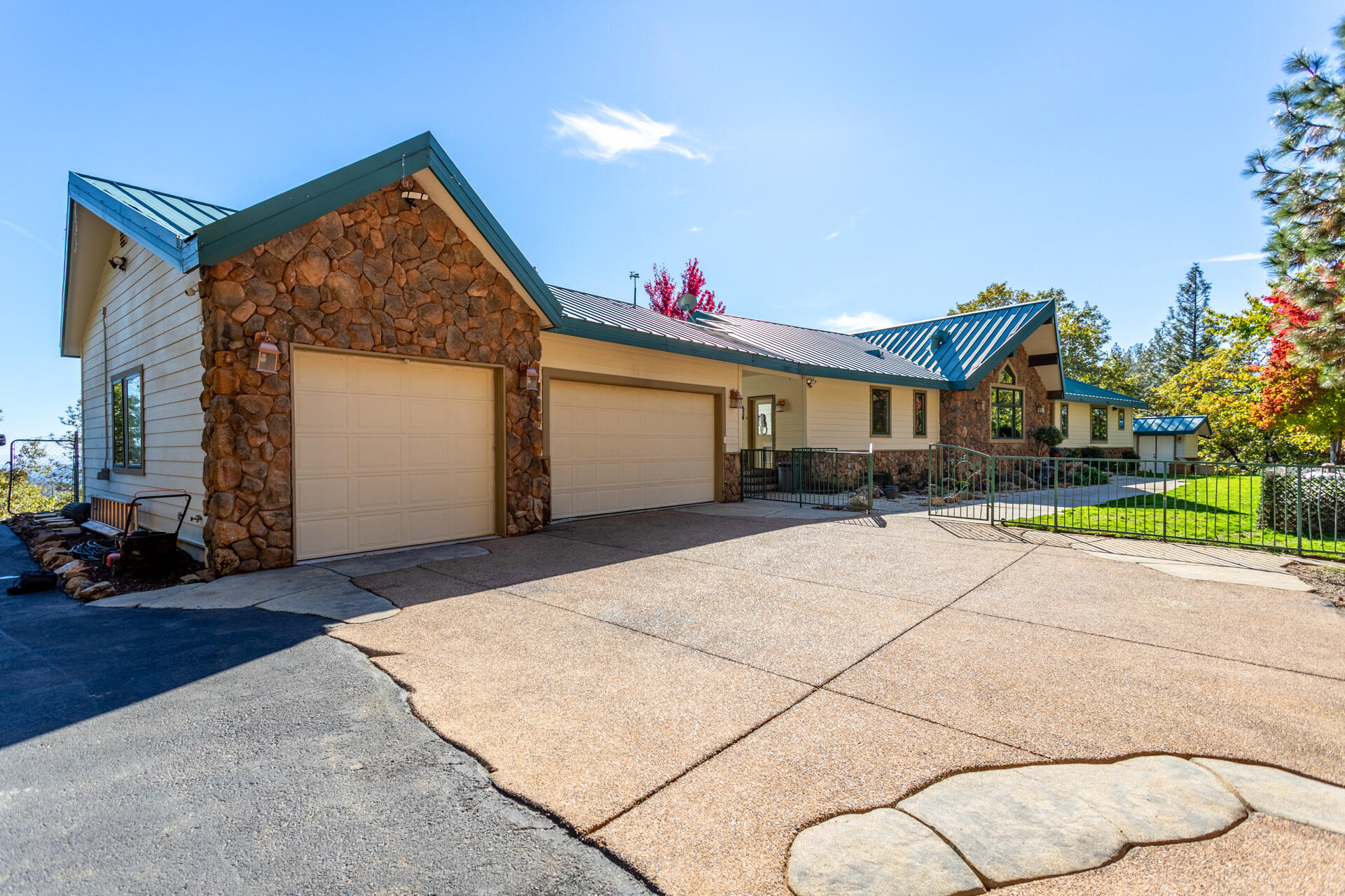 main property photo 40