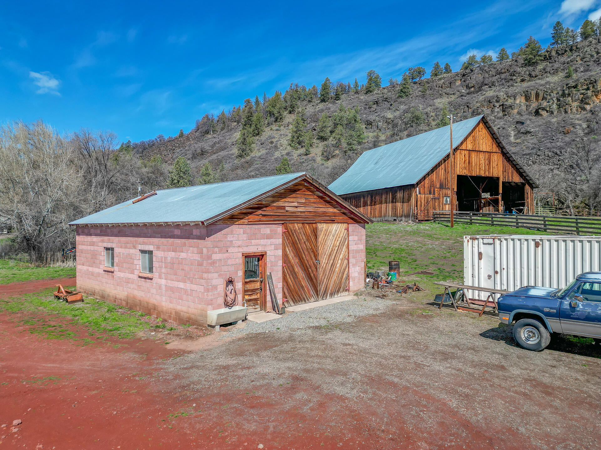 main property photo 11