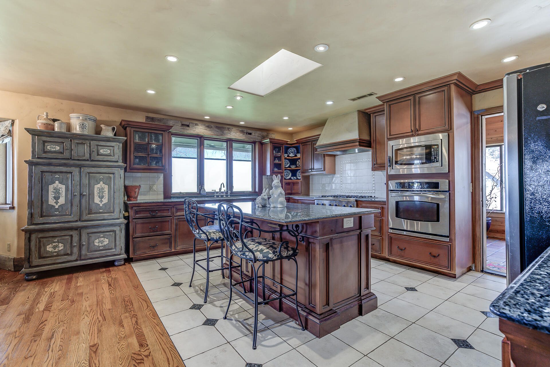 main property photo 22