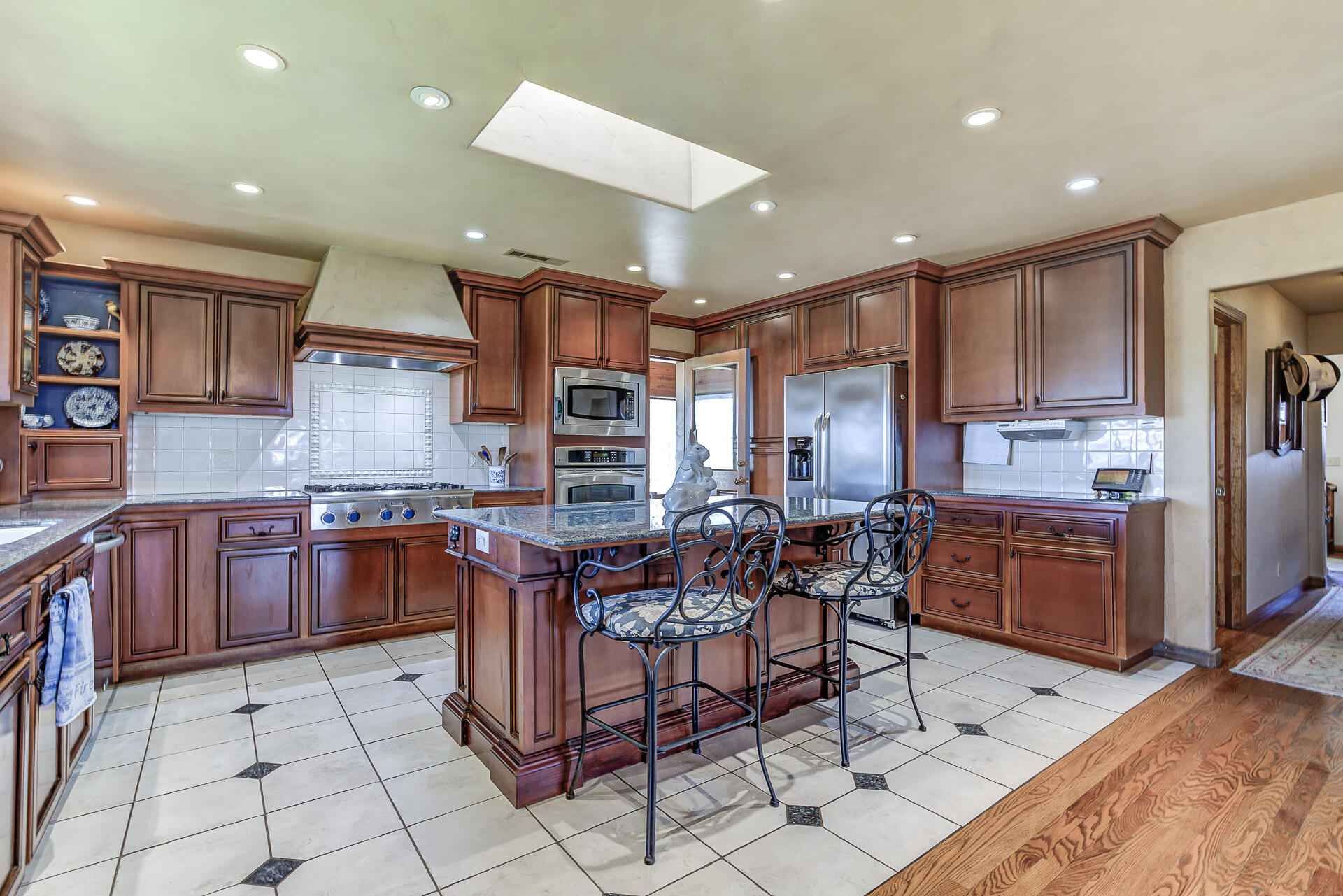 main property photo 23