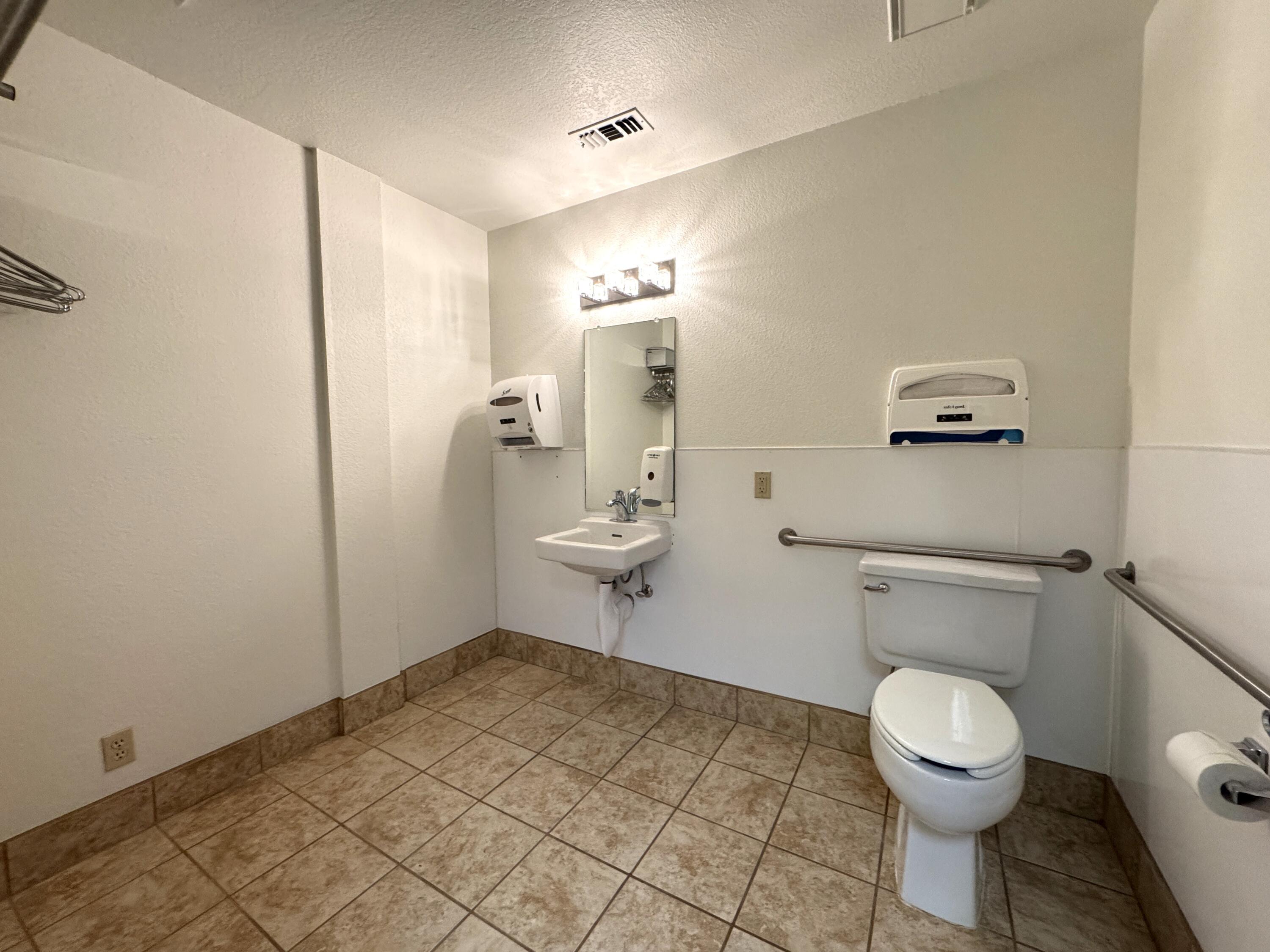 main property photo 11