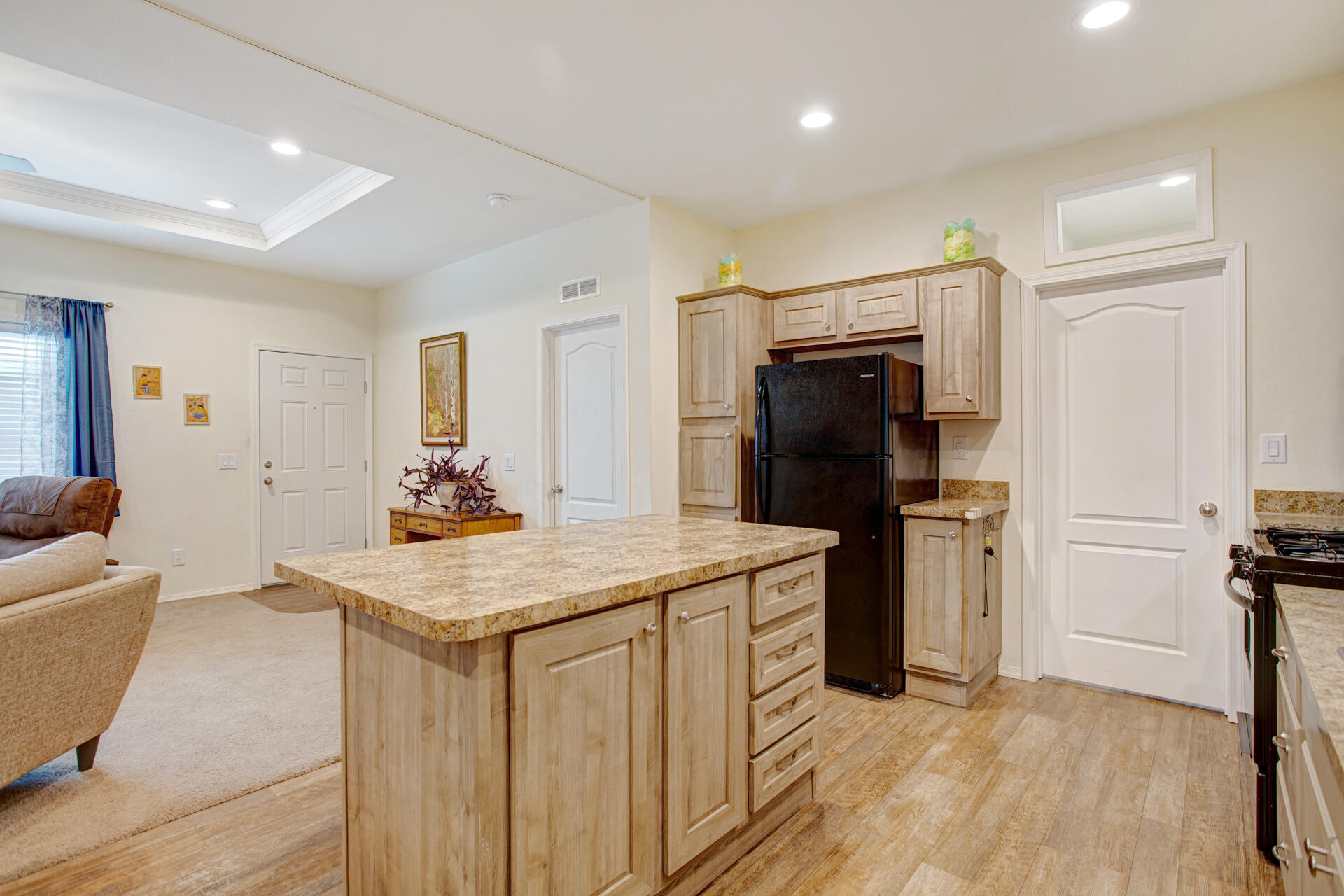 main property photo 9