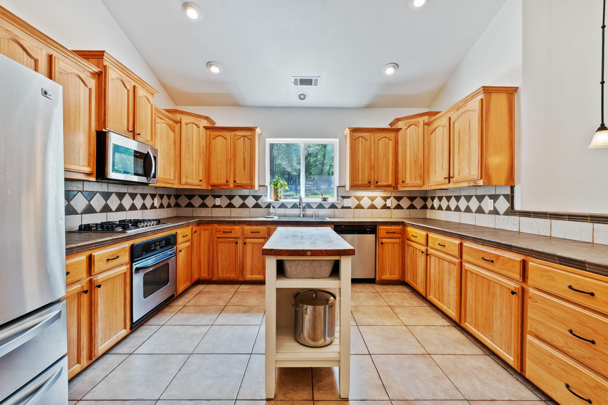 main property photo 25